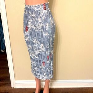 Zara Blue and Red Floral Pencil Skirt. Size S.